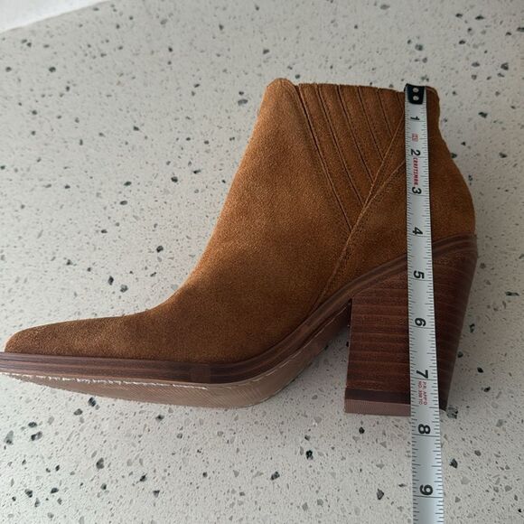 MARC FISHER GADRI Tan Suede Leather Ankle Booties Pointed Toe Pull On Size 7.5M - Picture 9 of 16